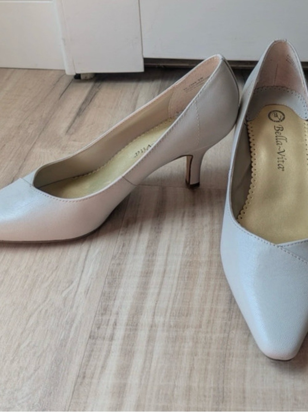 Bella Vita Neutral Pointed Kitten Heel Pumps